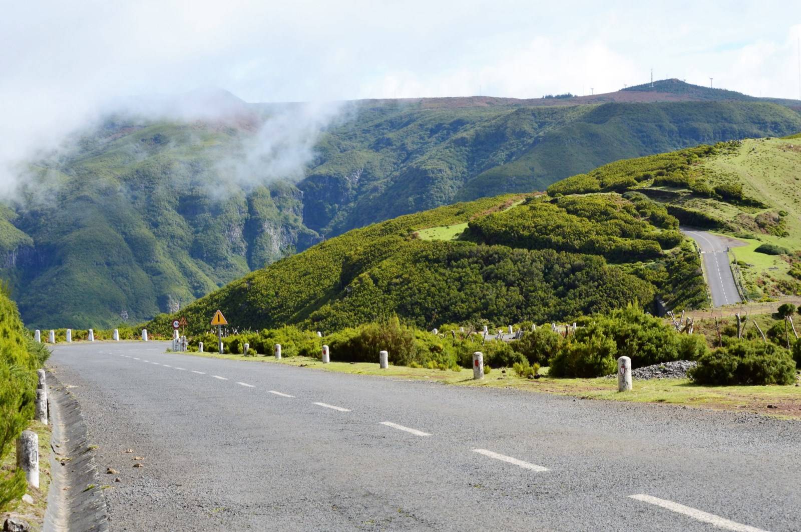 Route sur le plateau de Paul da Serra à Madère